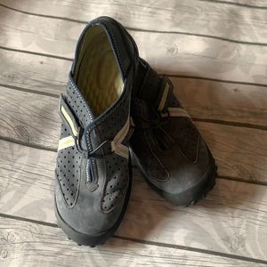 Women’s slip on dress tennis shoes